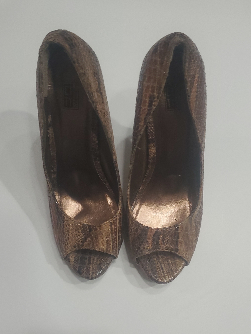 Women’s Peep-Toe Pumps in Brown Snakeskin